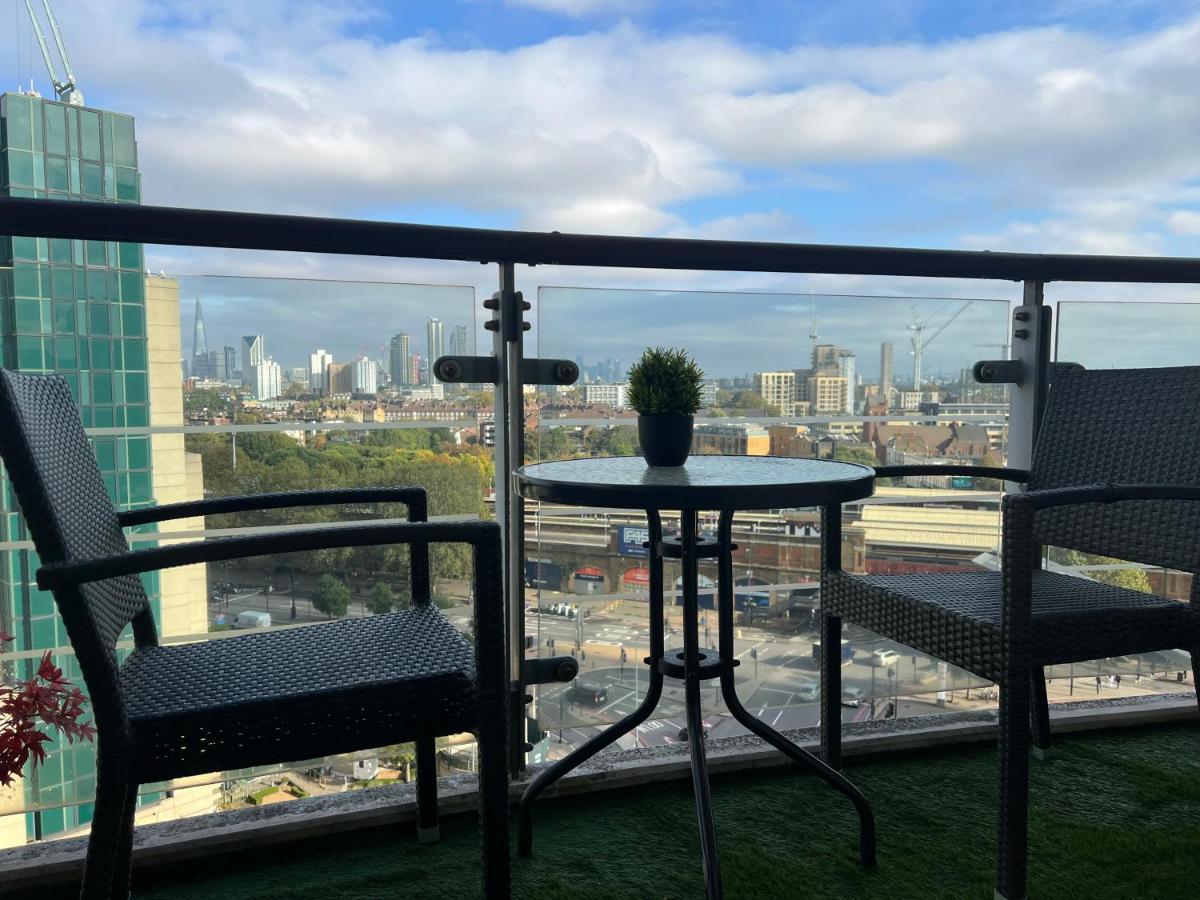 St George Thames Apartment Лондон Екстер'єр фото