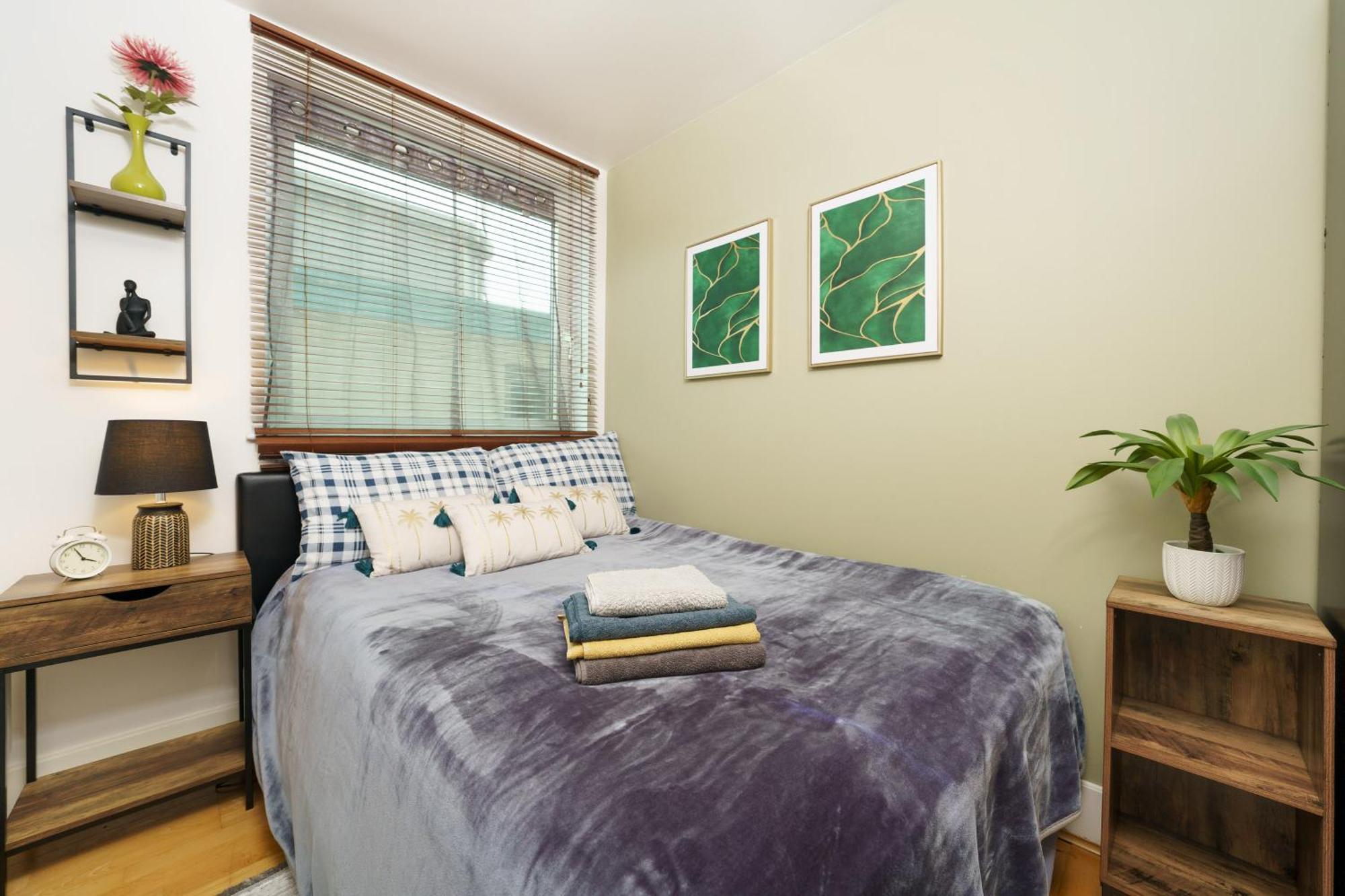 St George Thames Apartment Лондон Екстер'єр фото