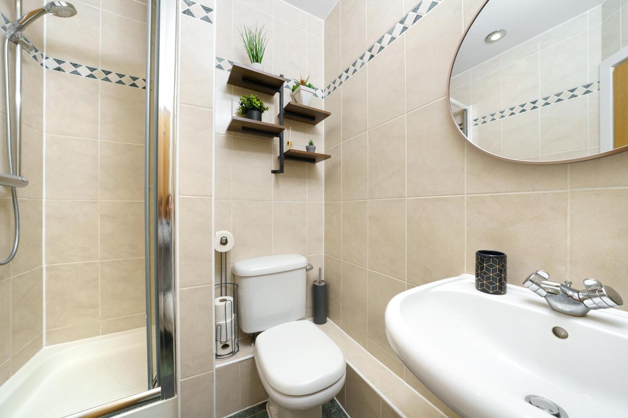 St George Thames Apartment Лондон Екстер'єр фото