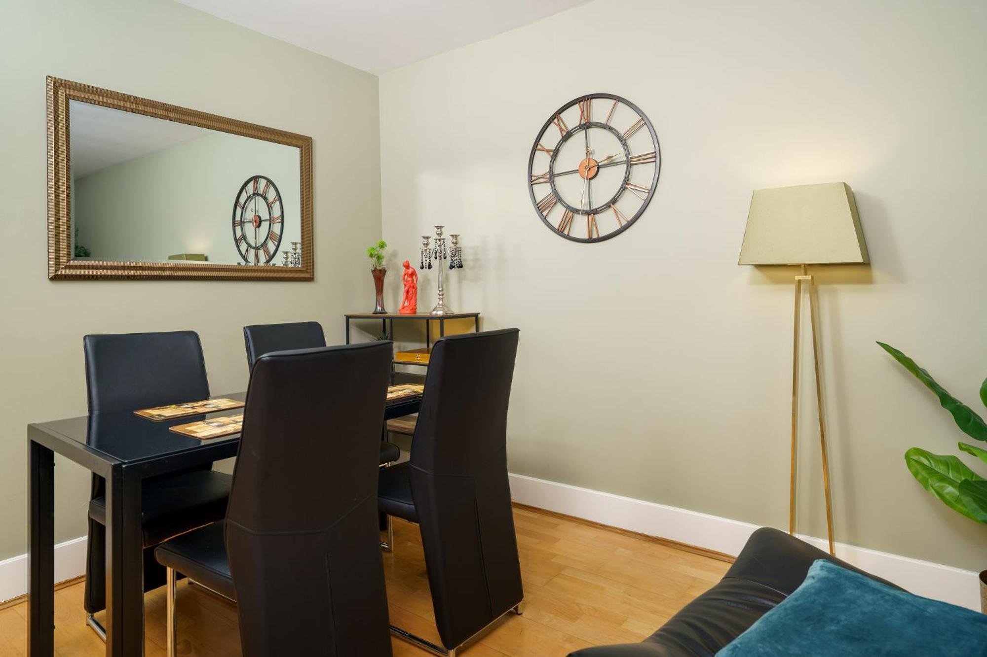 St George Thames Apartment Лондон Екстер'єр фото